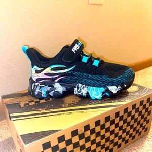 Shein big boy’s sneakers size 5.5/EUR 36